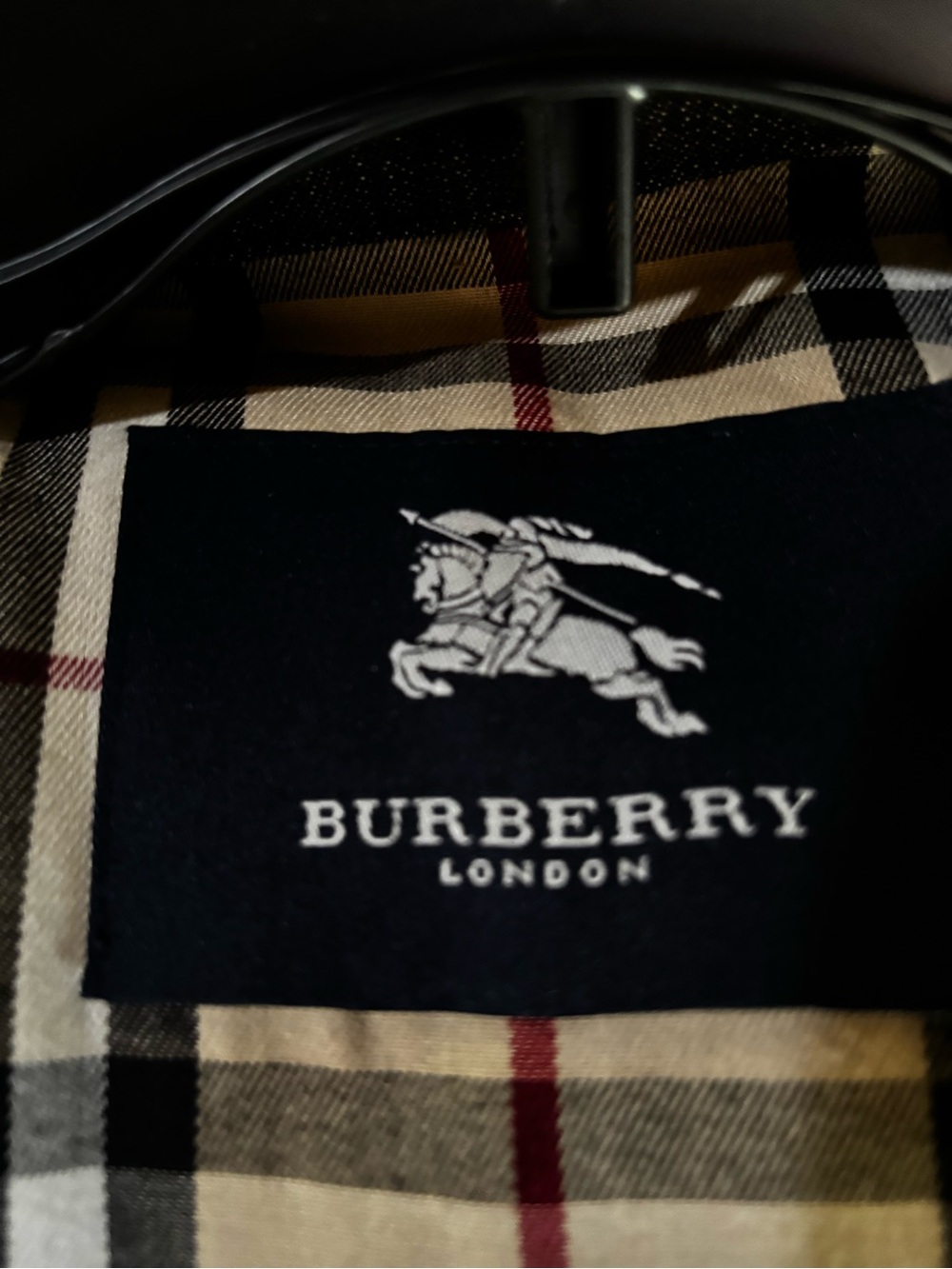 Burberry Black Denim Jacket with Beige Nova Check Lining - Picture 4 of 9